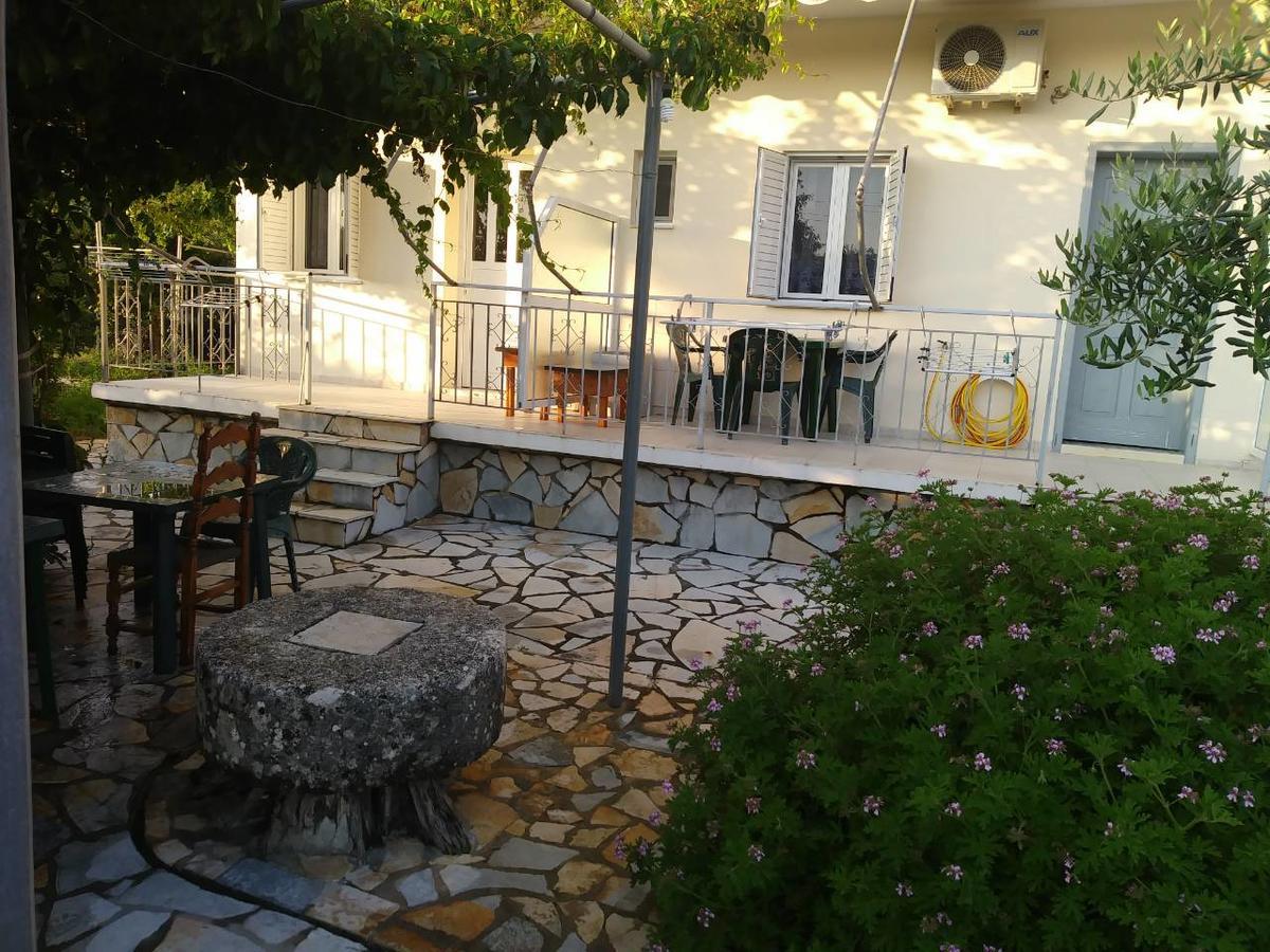Rexhos Studios Himarë Exterior foto