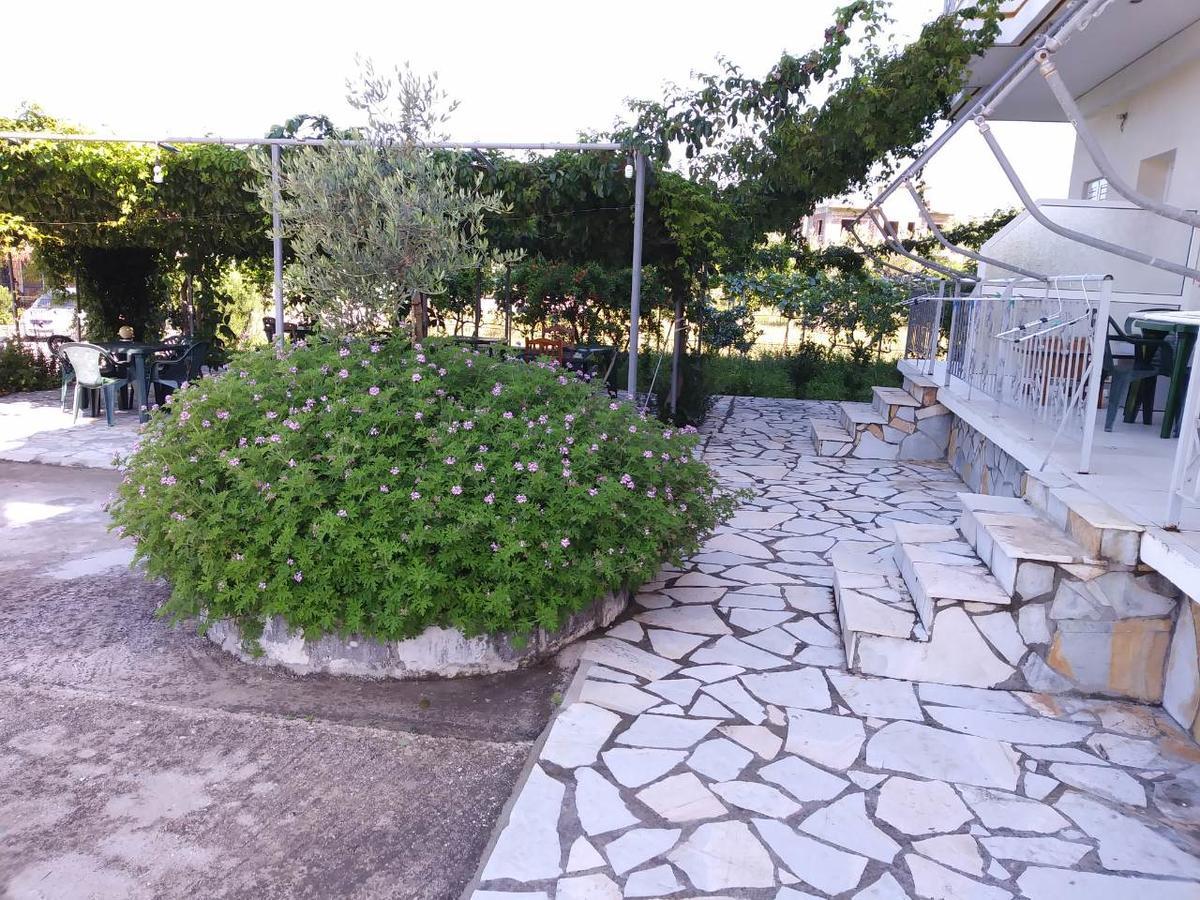 Rexhos Studios Himarë Exterior foto